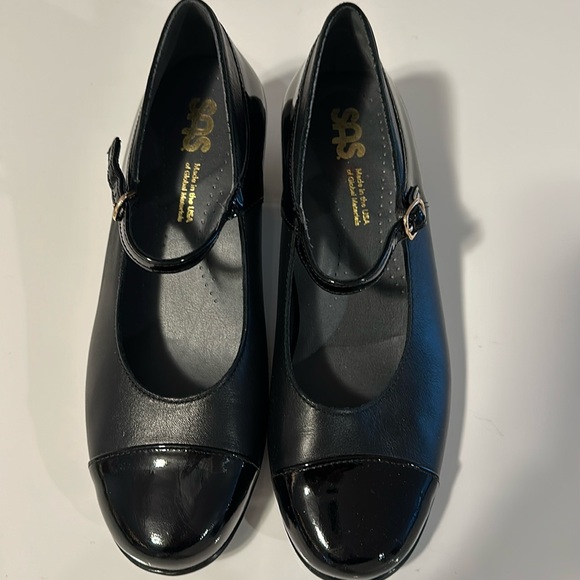 Isabel Mary Jane heel black patent leather 8 1/2 ww - Picture 1 of 6